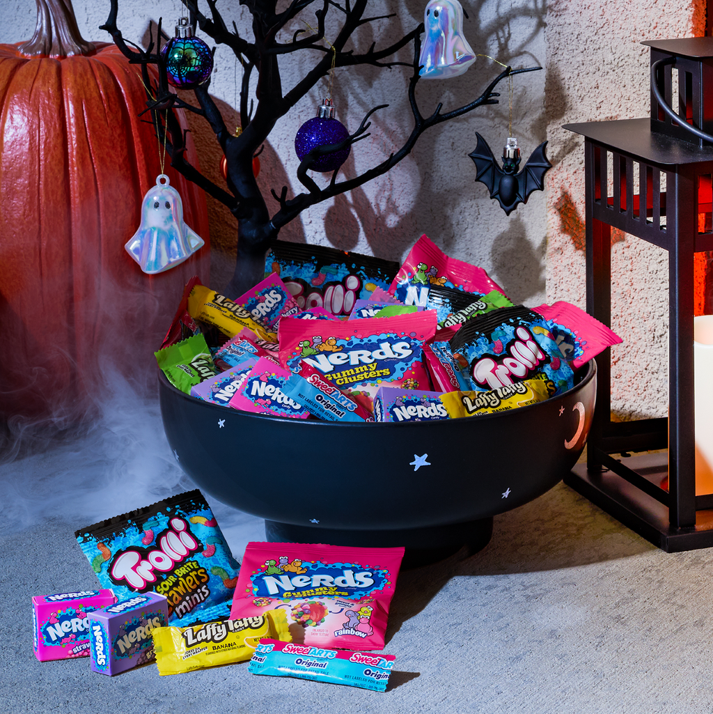 Nerds Core Winners Halloween Trick-or-Treat Variety Bag, NERDS Gummy Clusters, SweeTARTS, Trolli, Laffy Taffy, and NERDS Original, 30 Pieces, 10.64 Ounces
